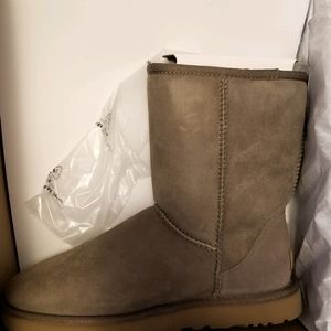 UGG Women's Classic Short Boot